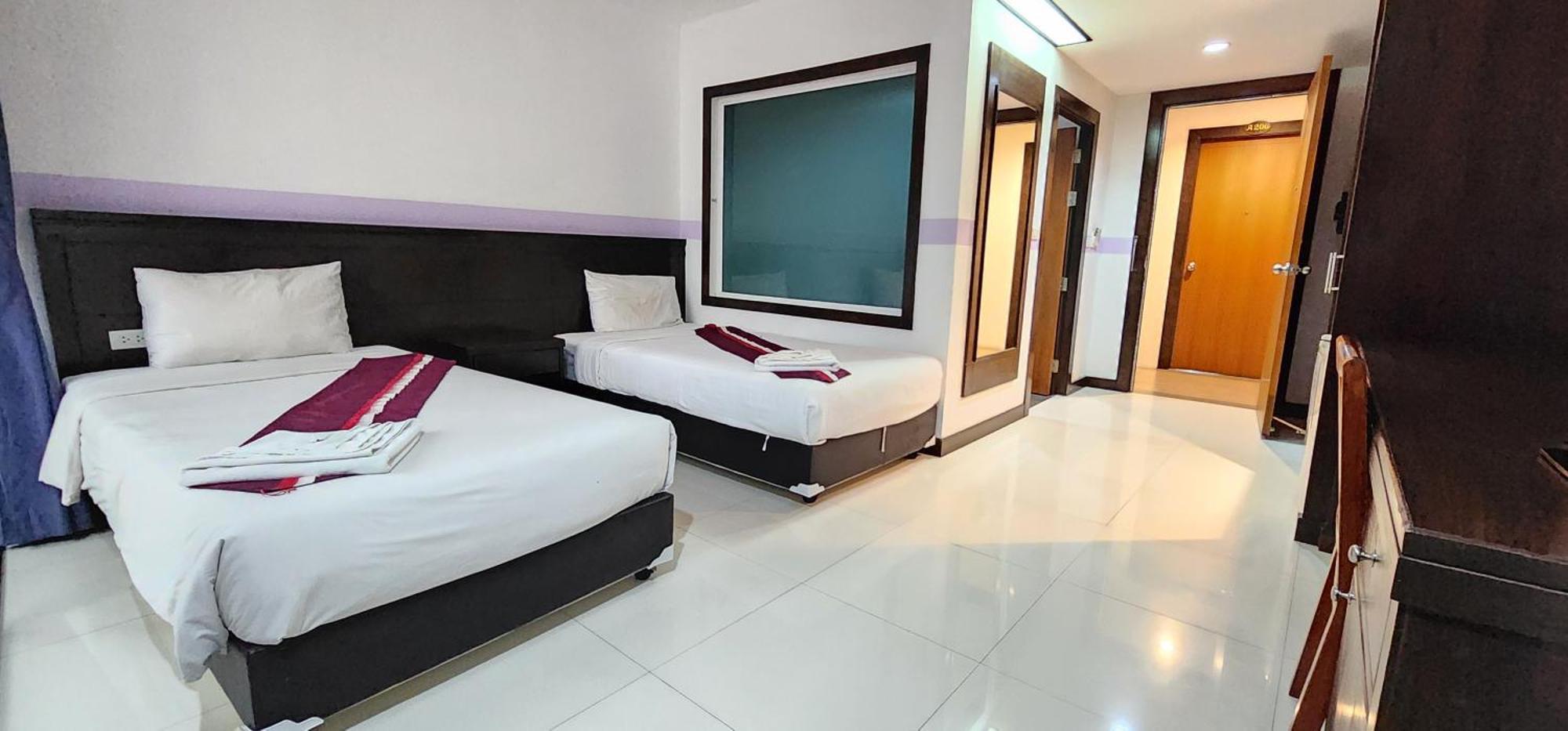 Отель D C Patong Экстерьер фото