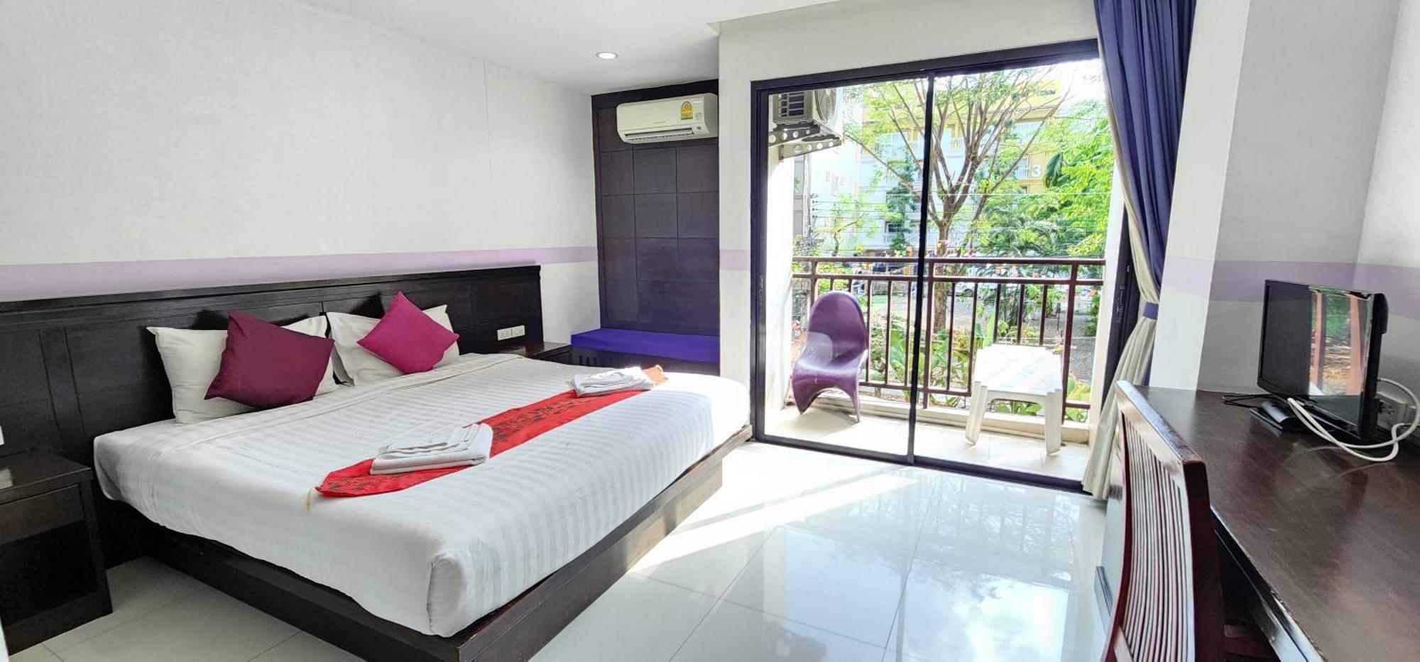 Отель D C Patong Экстерьер фото