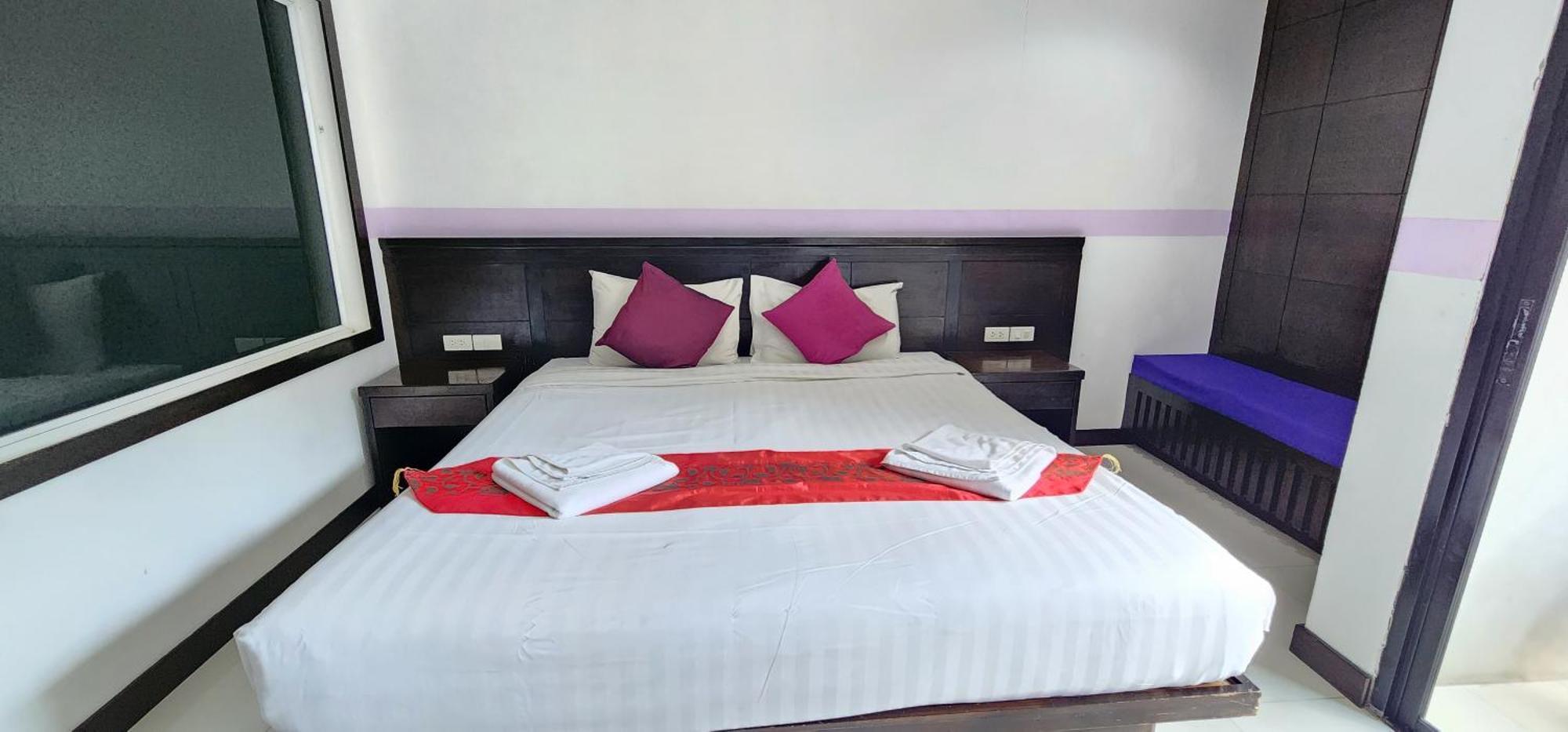 Отель D C Patong Экстерьер фото