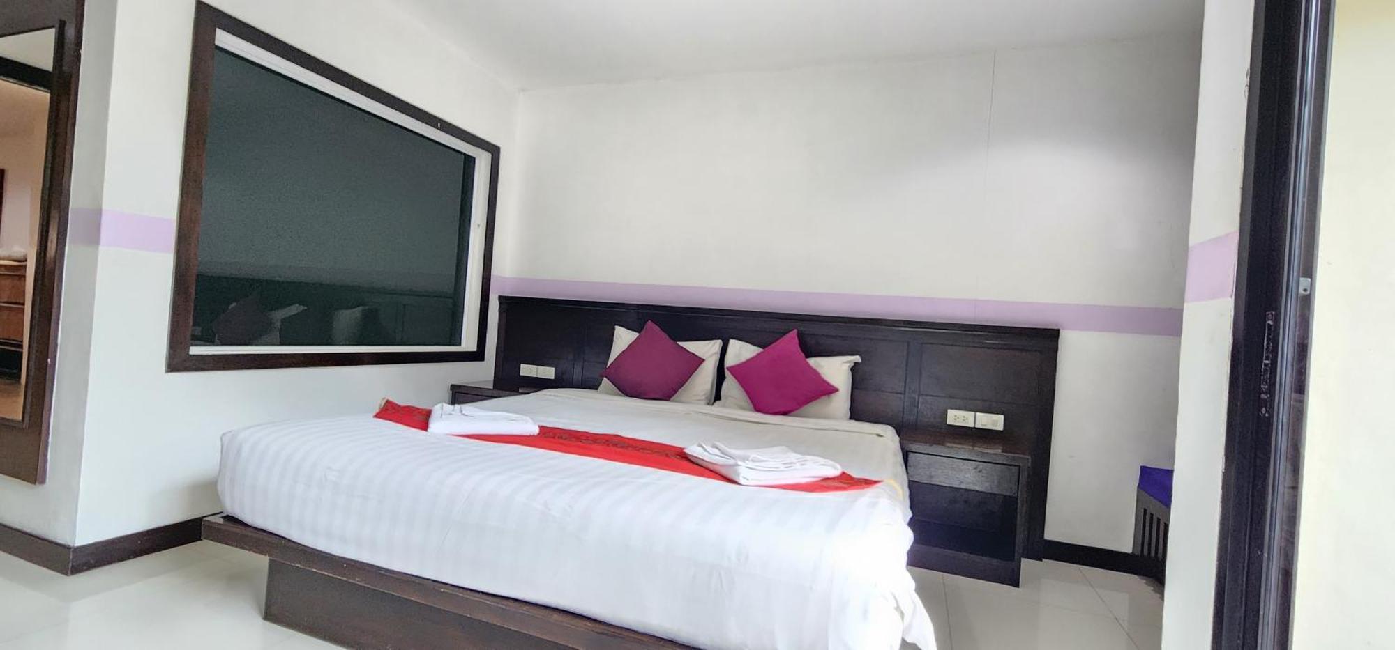 Отель D C Patong Экстерьер фото