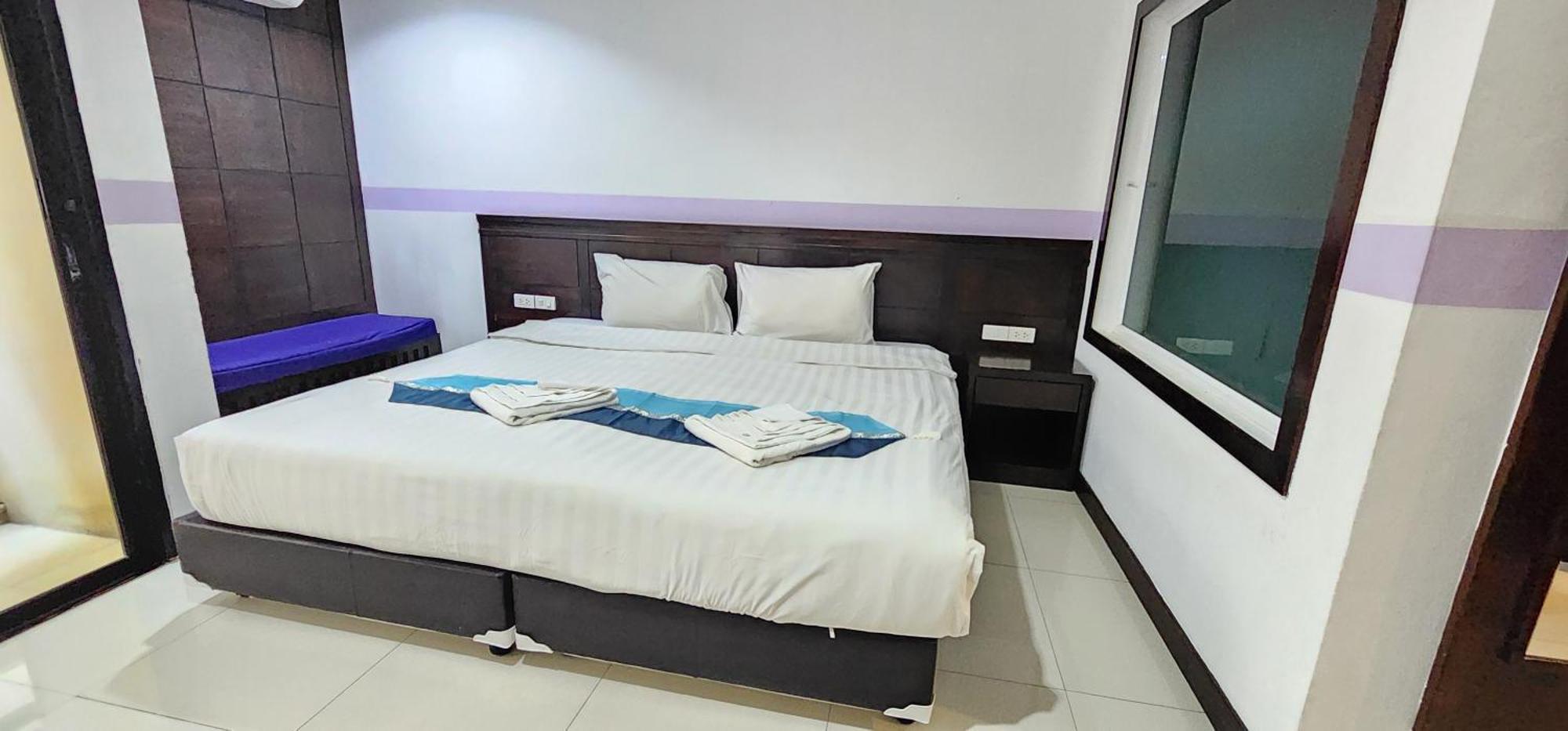 Отель D C Patong Экстерьер фото