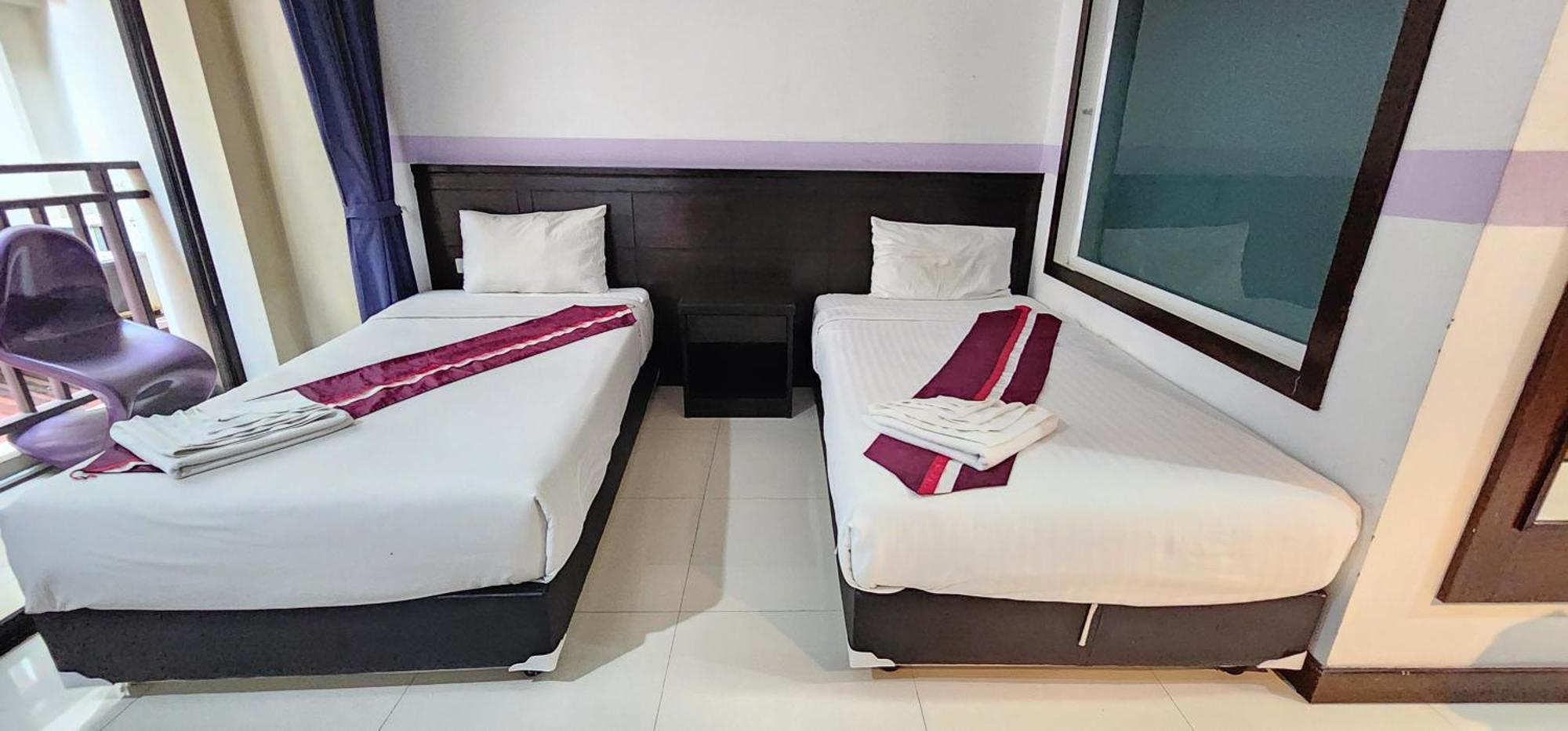 Отель D C Patong Экстерьер фото