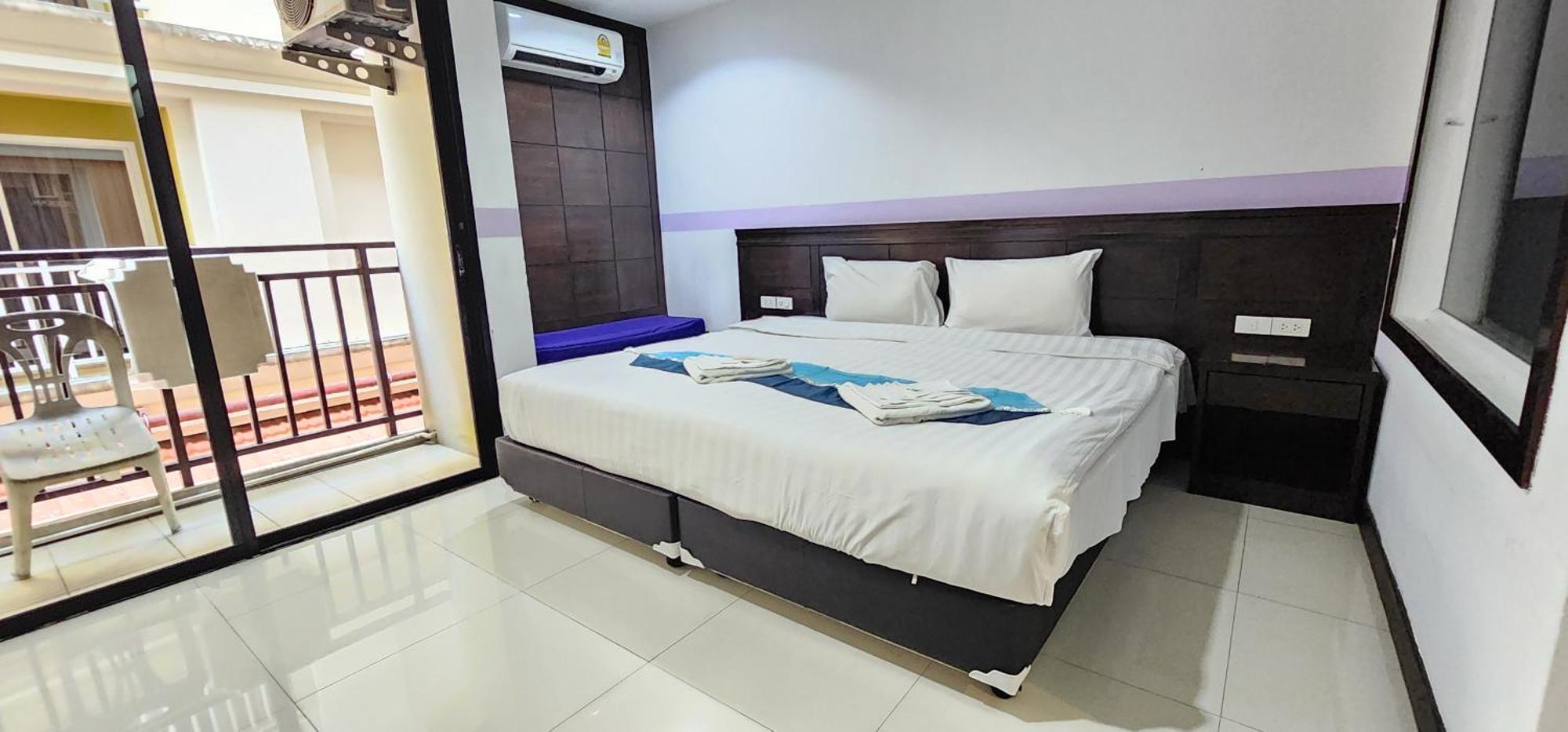 Отель D C Patong Экстерьер фото