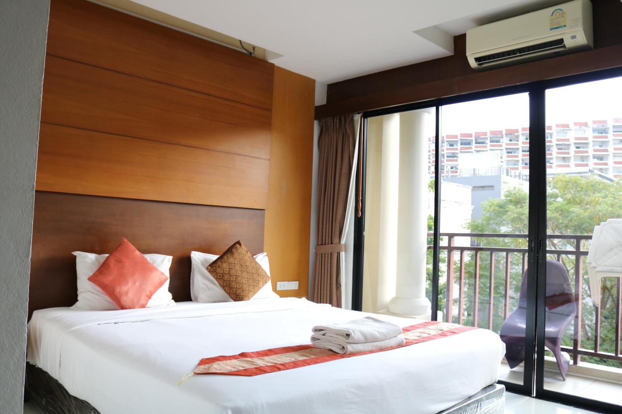 Отель D C Patong Экстерьер фото