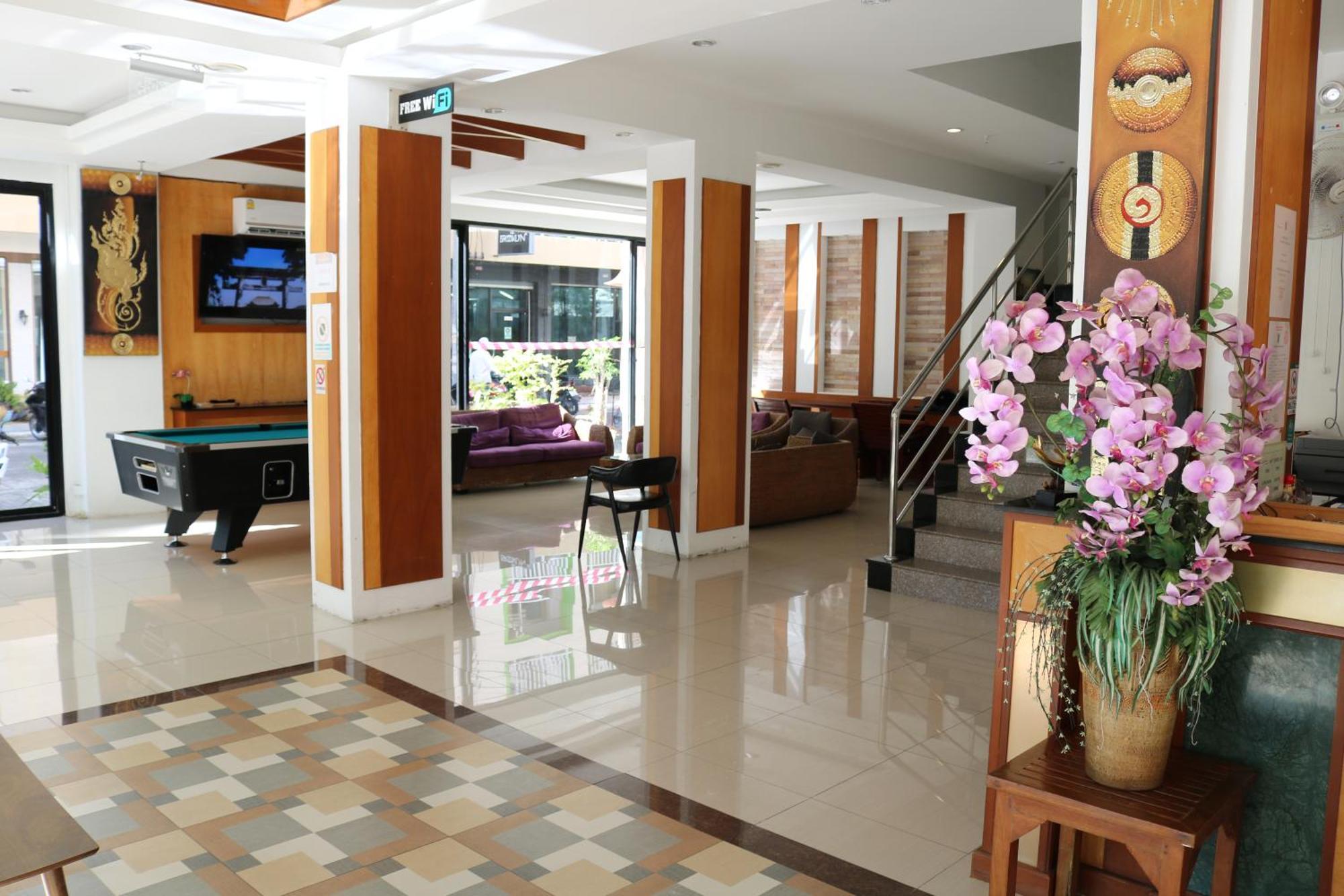 Отель D C Patong Экстерьер фото
