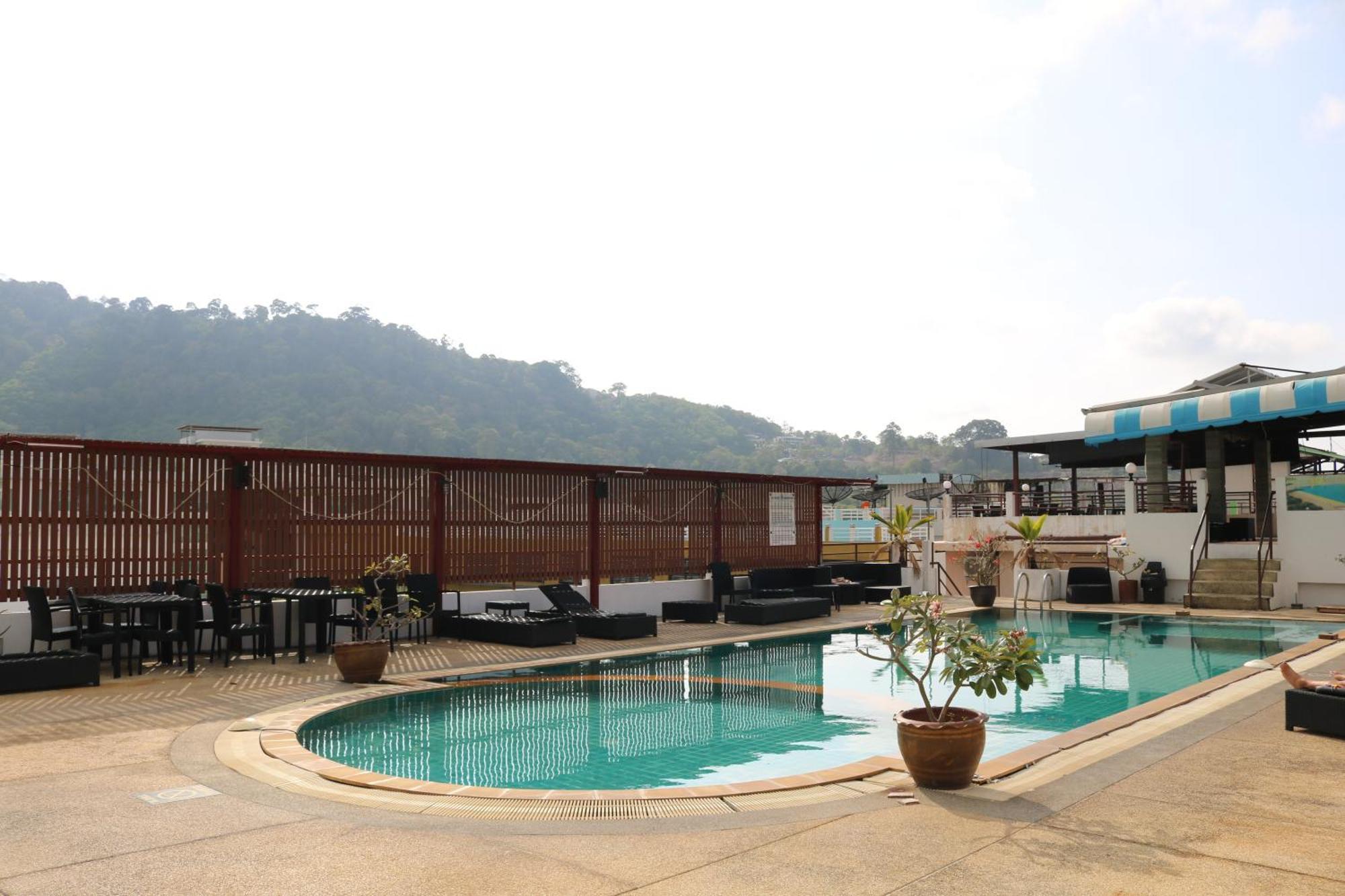 Отель D C Patong Экстерьер фото